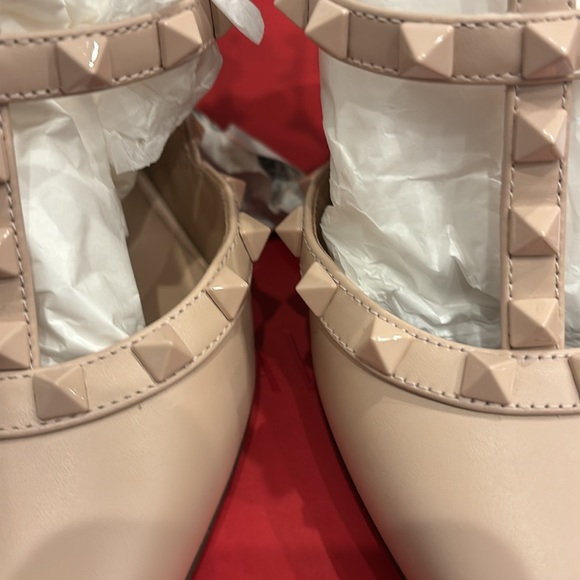 Valentino Garavani 🩷🩷Brand new Valentino Pumps with dust bag. Sz 38/ 8 - Picture 5 of 12